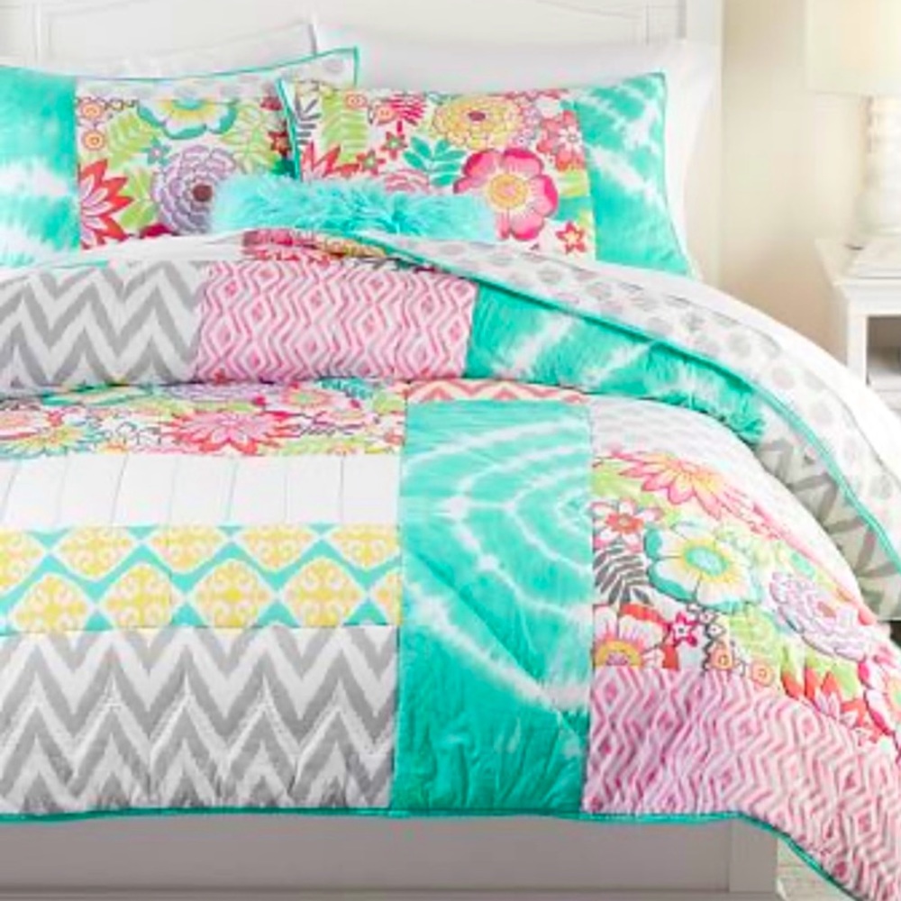 PB Teen SUNSET BEACH
FLORAL TIE-DYED QUILTED COMFORTER & SHAMS (Full)